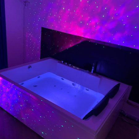 Paris La Defense - Santorin Apartment With Jacuzzi Курбевуа Экстерьер фото